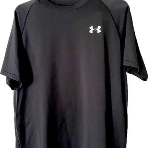Men’s Under Armour team short sleeve black top